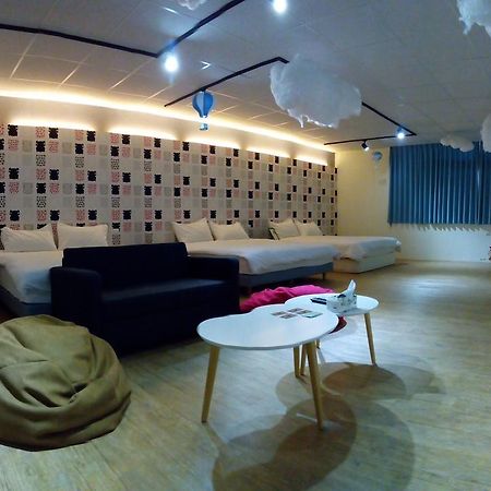 Sleep In Guest House Kota Hualien Bagian luar foto